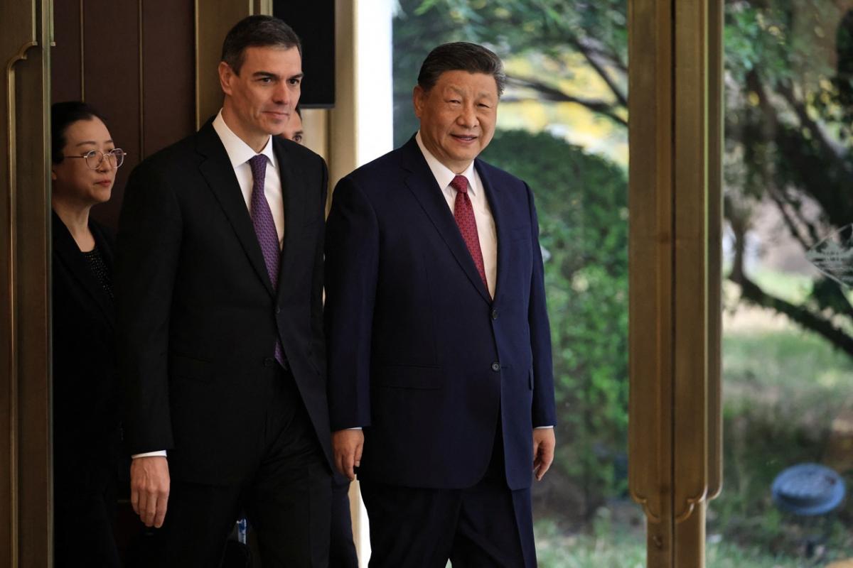 El presidente español, Pedro Sánchez, junto al presidente chino, Xi Jinping.