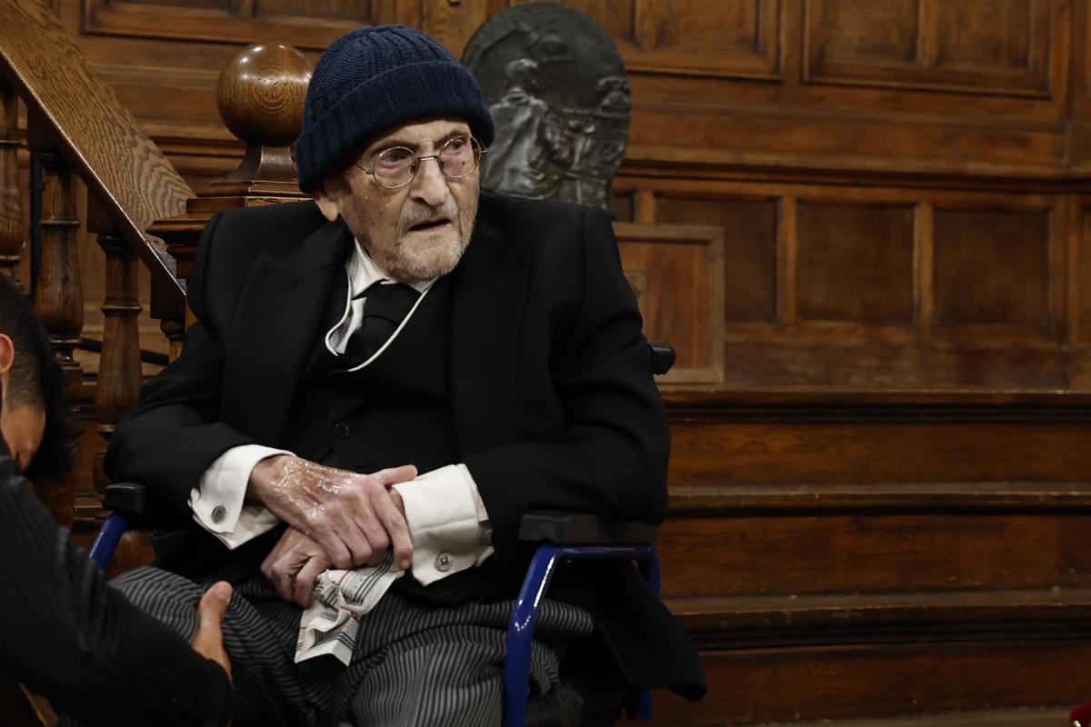 El escritor Álvaro Pombo momentos antes de recibir el Premio Cervantes 2024.