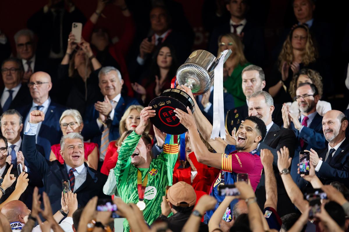 El Barça levanta su 32ª Copa del Rey.