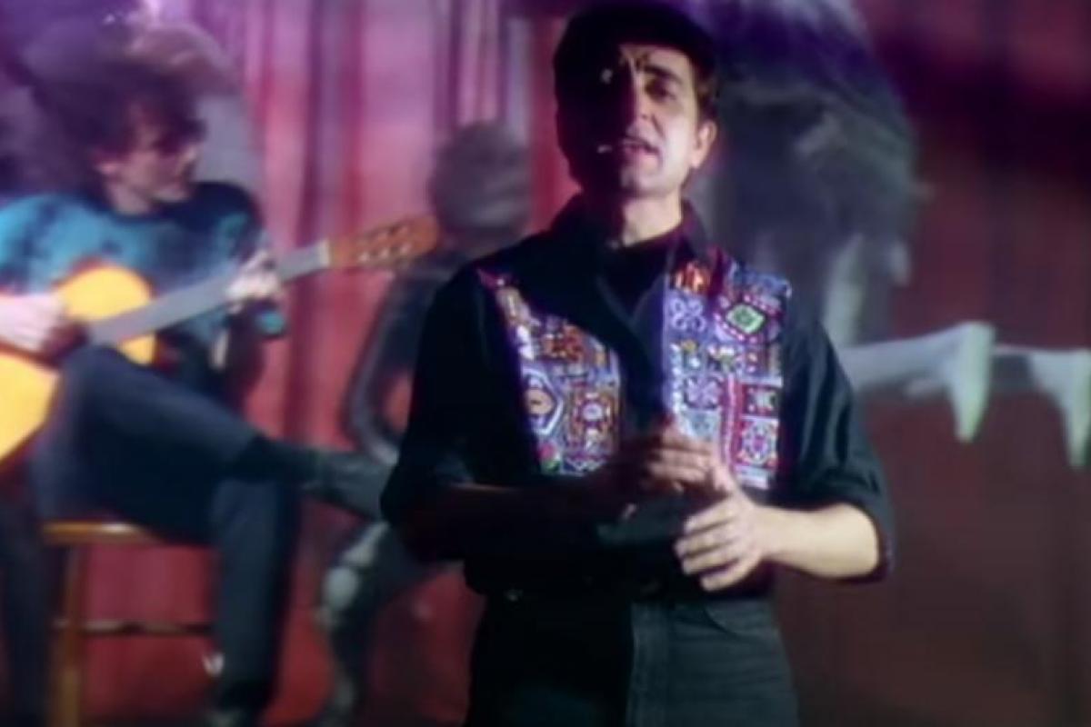 Videoclip de 'Como un burro amarrado en la puerta del baile', de El Último de la Fila.