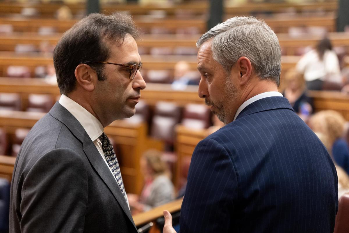 El ministro Cuerpo junto a Juan Bravo, en una imagen de archivo.