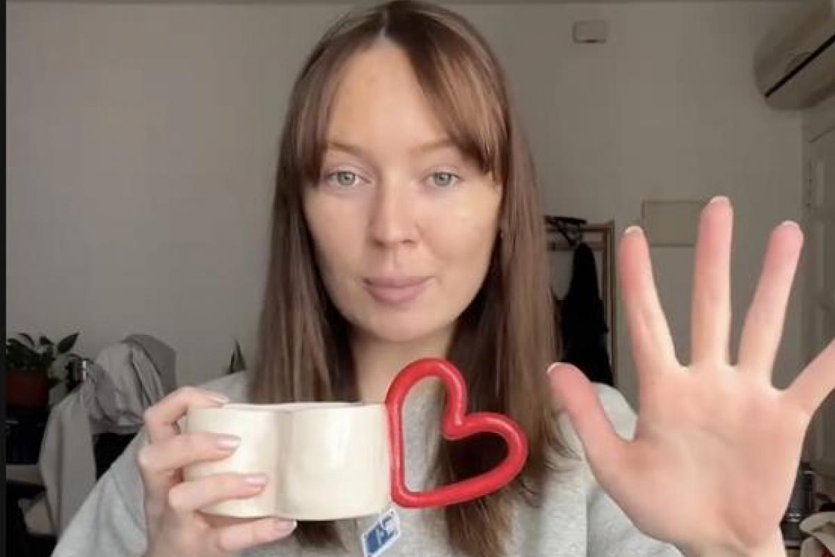 La estadounidense Rachel Anne, en su vídeo de TikTok sobre el gran apagón en España.