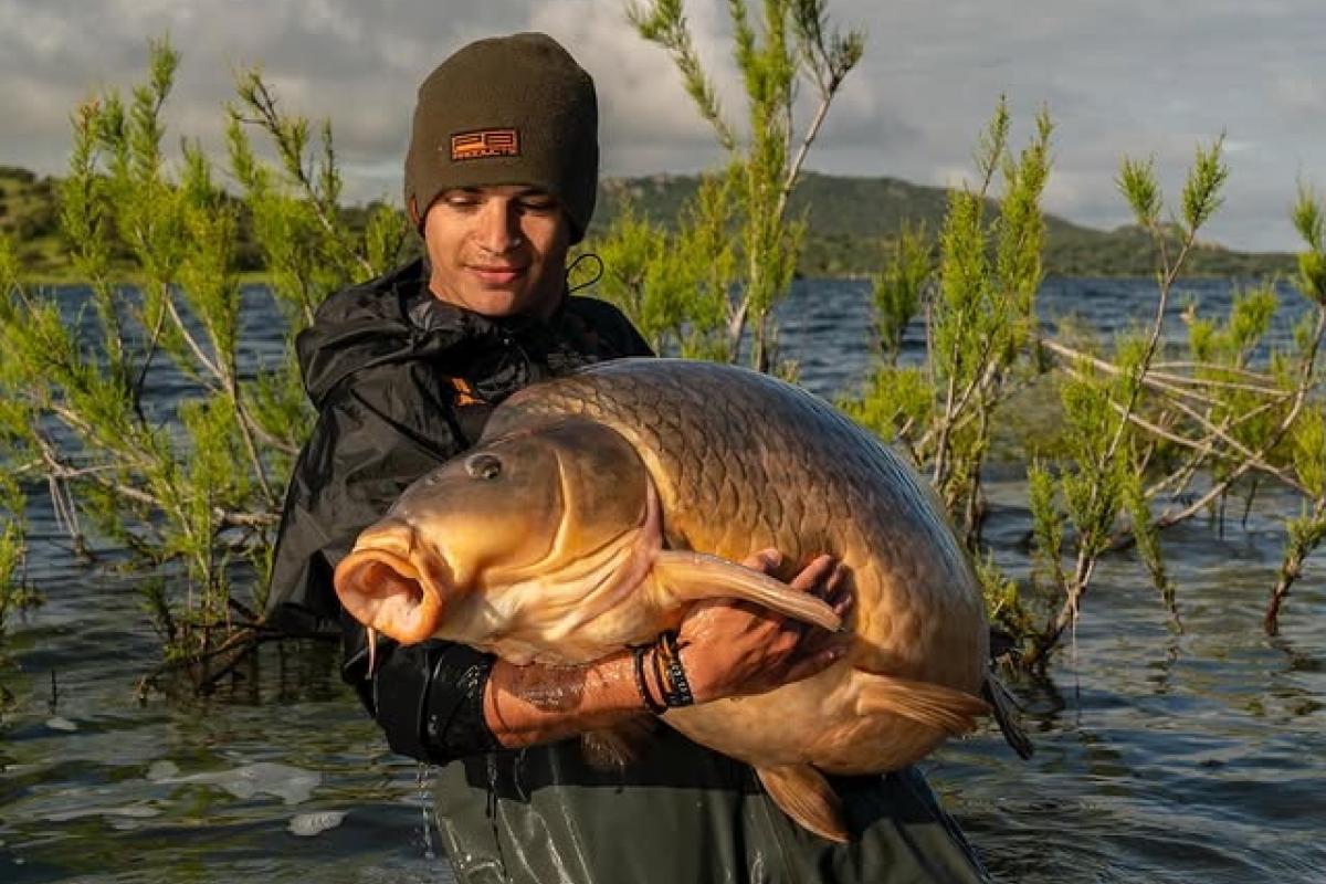 Raúl Aunión con la carpa gigante