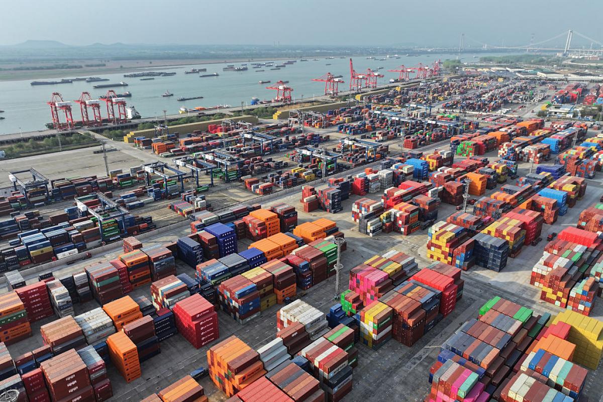 Terminal de carga de contenedores en un puerto de China.