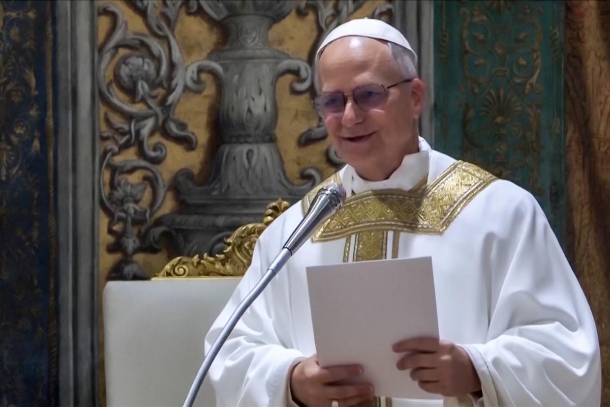 El papa León XIV, durante un instante de su primera misa en la Capilla Sixtina.