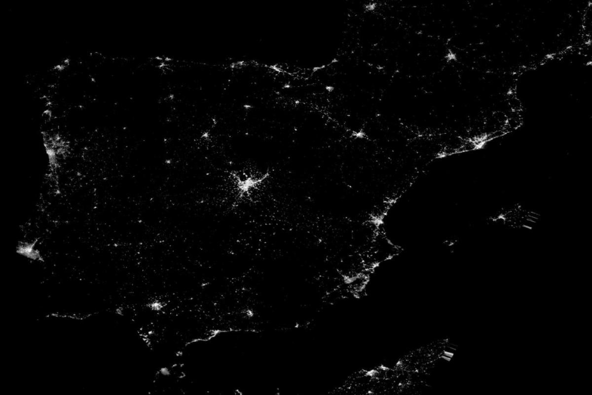 La Península Ibérica, a las 5:18 de la madrugada del martes 29 de abril