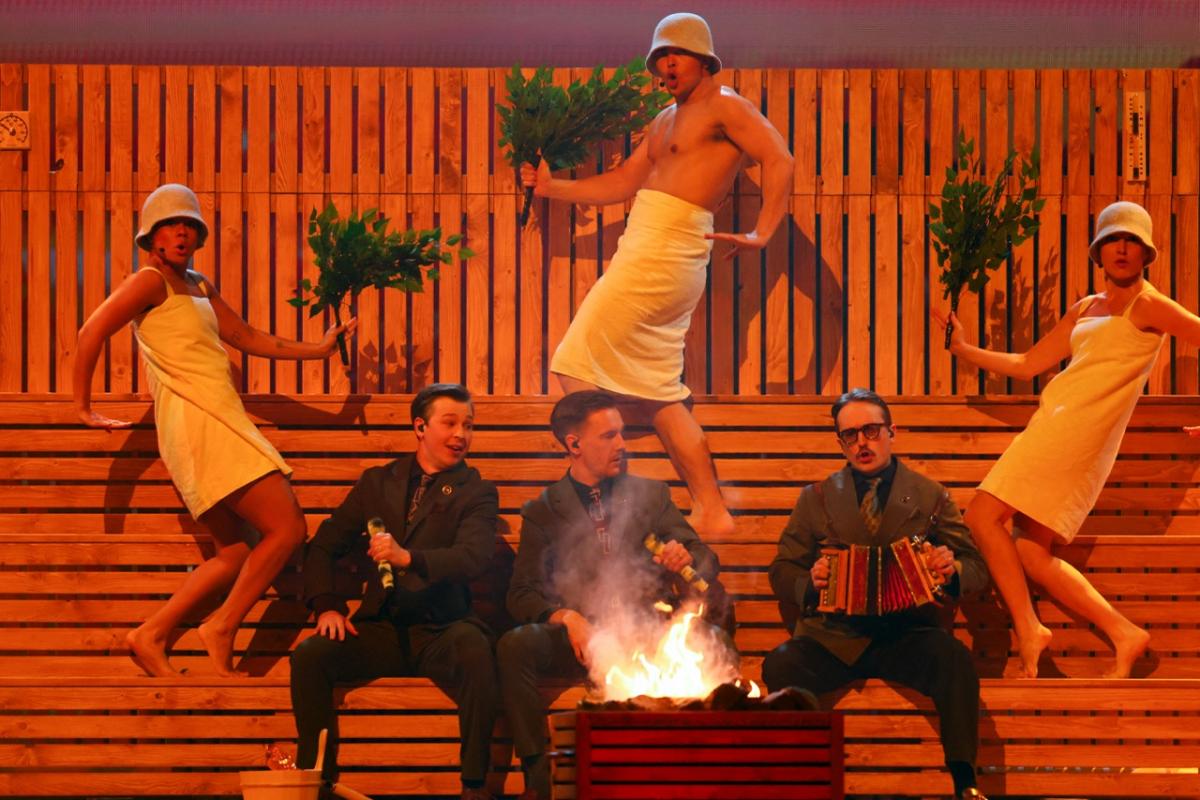 Los representantes de Suecia en Eurovisión 2025, KAJ, en las semifinales del concurso.