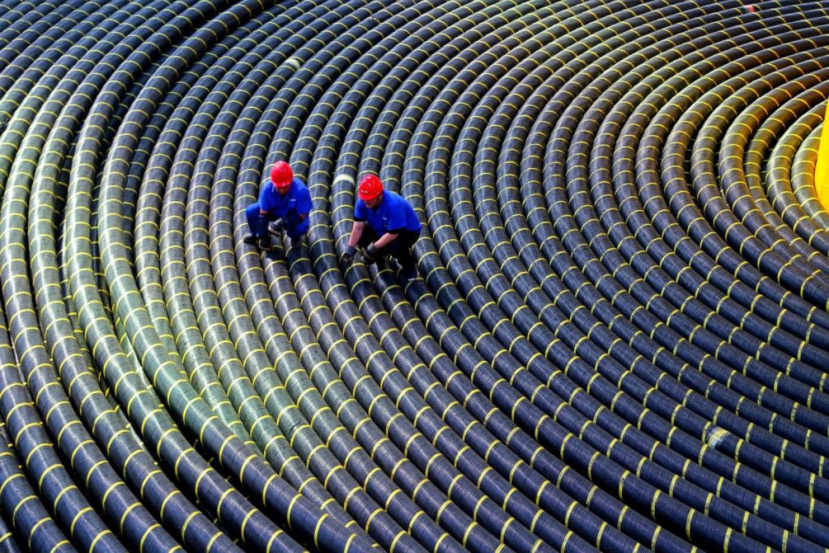 Trabajadores de una fábrica de cable en China.