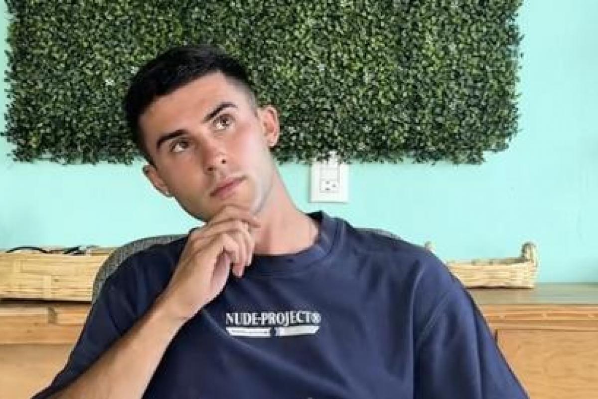 El joven emprendedor, preocupado por sus clientes