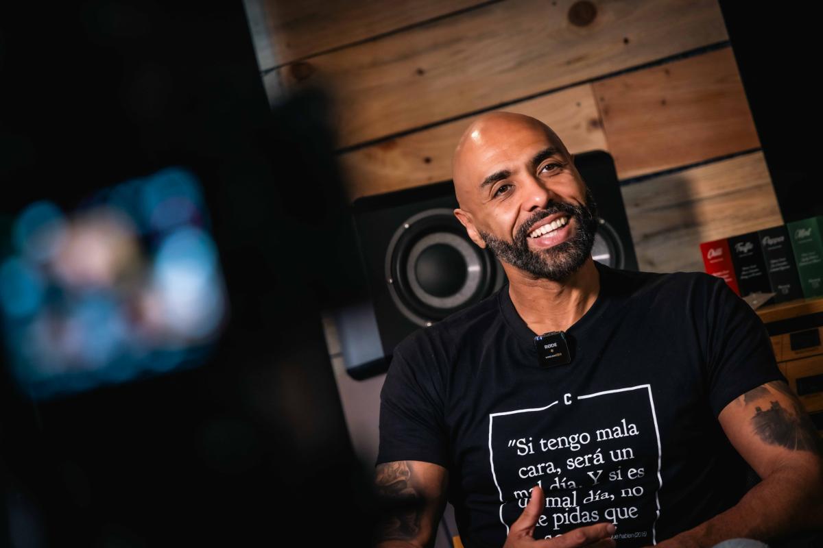 El Chojín conmemora 26 años de carrera musical con 'Balance', un disco de 25 temas con 30 artistas de 12 países distintos.