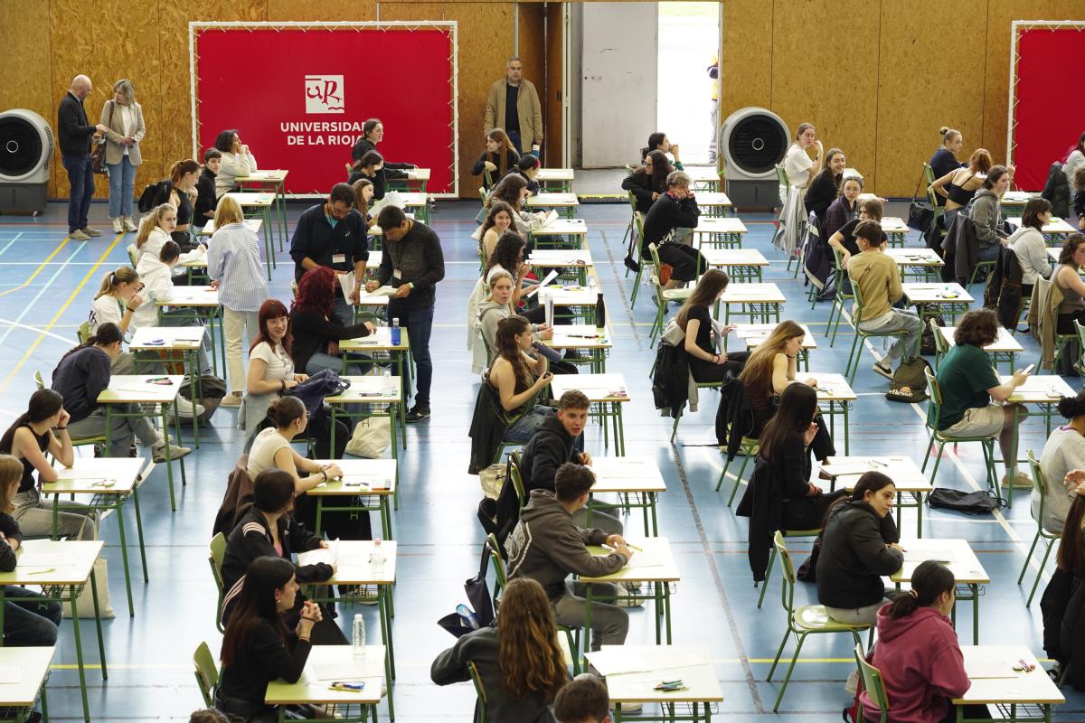 Estudiantes examinándose la selectividad en La Rioja, en una convocatoria anterior.