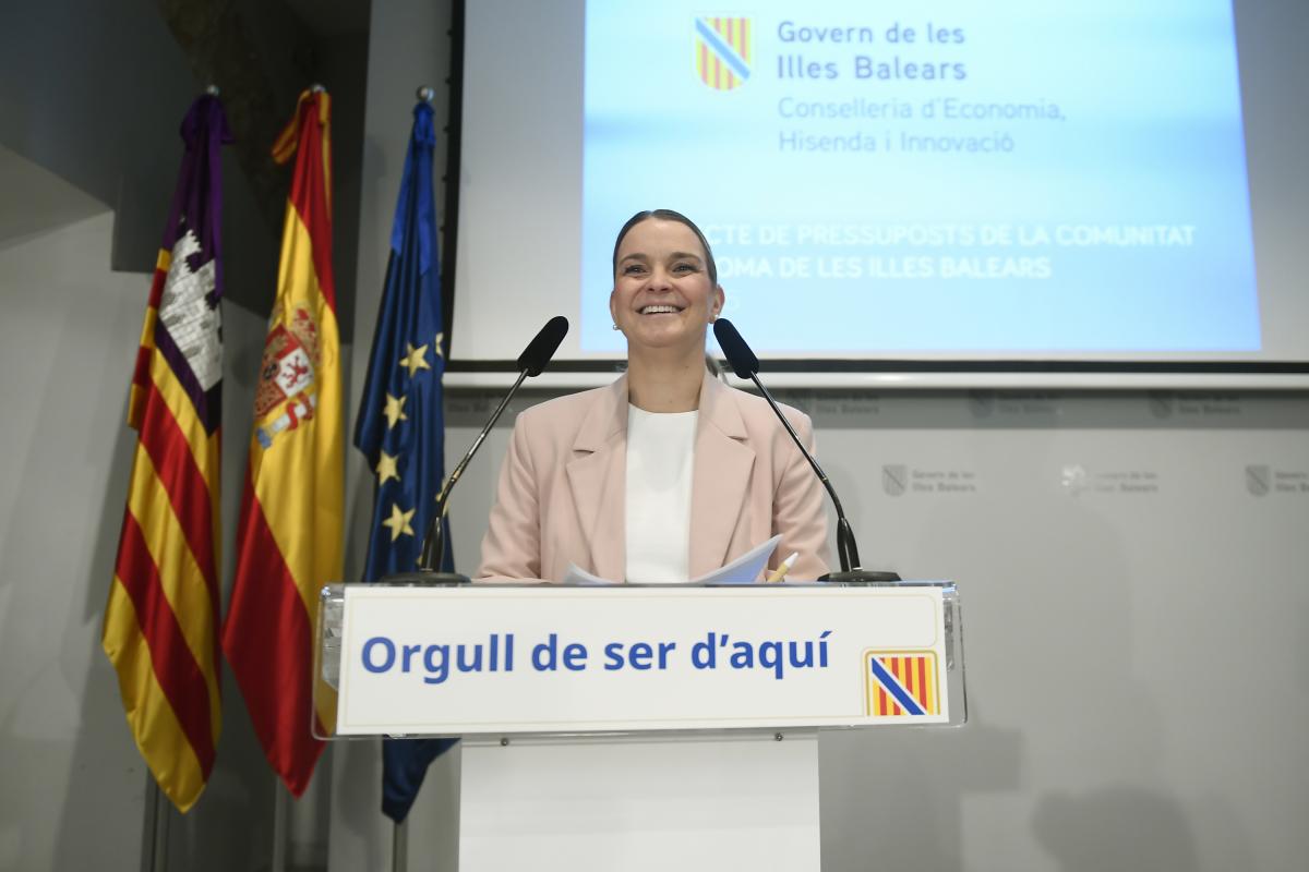 La presidenta del Govern Balear, Marga Prohens, durante su comparecencia este viernes en Palma para valorar la aprobación de los presupuestos de la comunidad tras el pacto alcanzado con Vox.