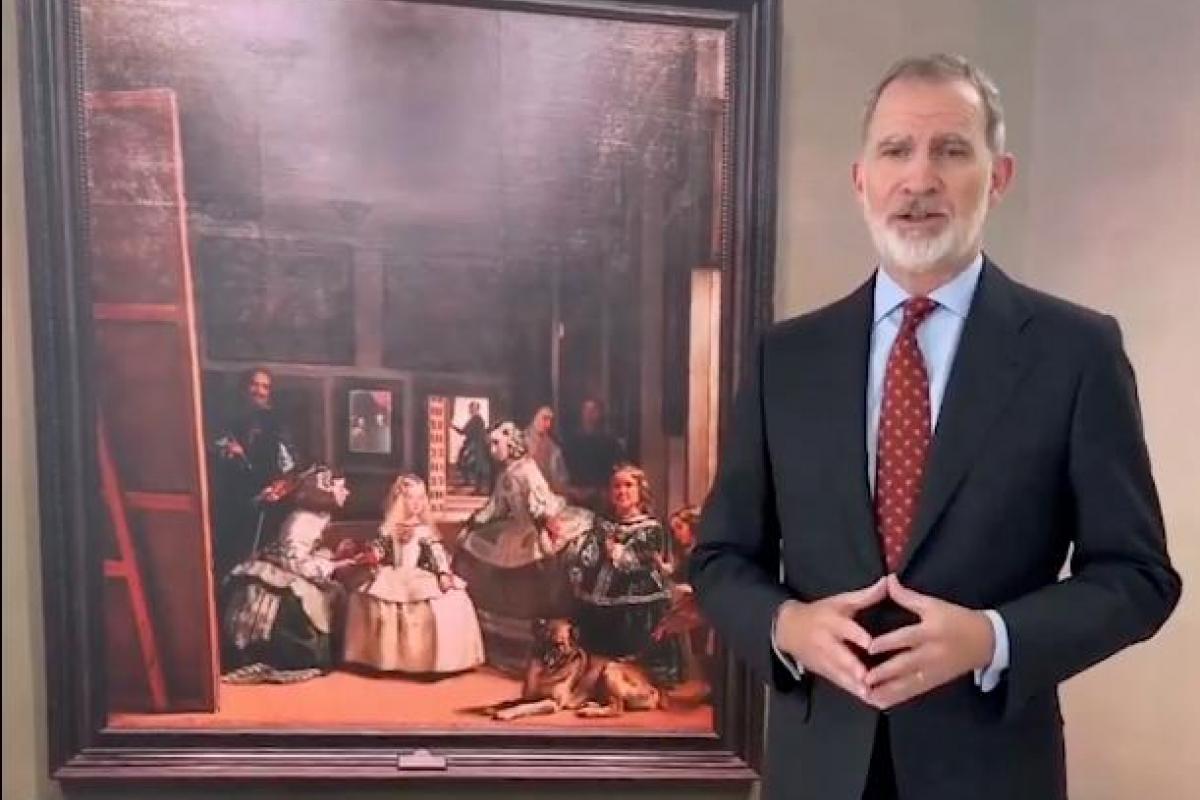 El rey Felipe VI comentando 'Las Meninas' para el Museo del Prado.
