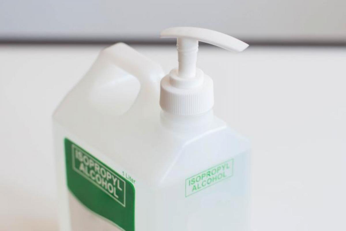 Este es el mejor alcohol isopropílico que se puede comprar en Amazon