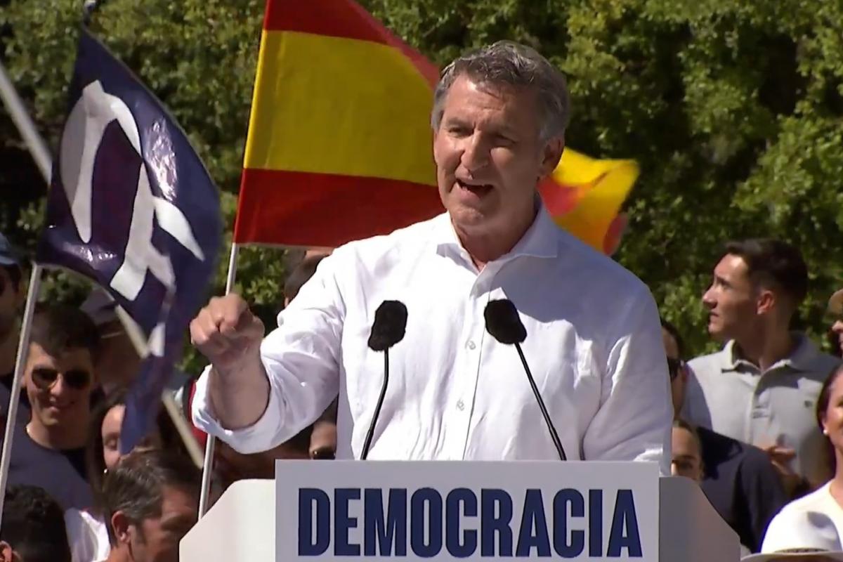 El líder del PP, Alberto Núñez Feijóo, en la manifestación contra el Gobierno.