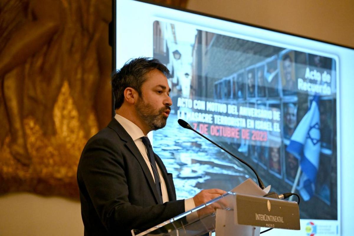 Dan Poraz, encargado de negocios de la Embajada de Israel, en un acto en recuerdo de las víctimas de los atentados del 7 de octubre