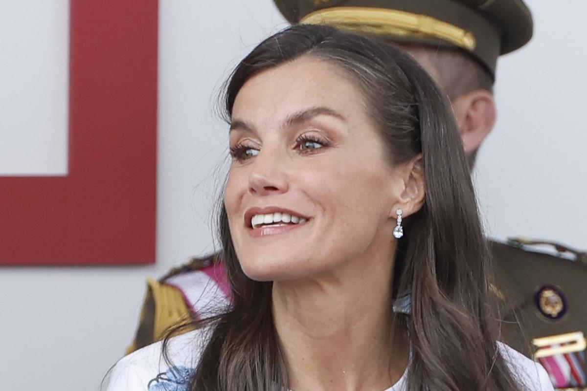 La reina Letizia el 7 de junio de 2025 en el Día de las Fuerzas Armadas en Santa Cruz de Tenerife.