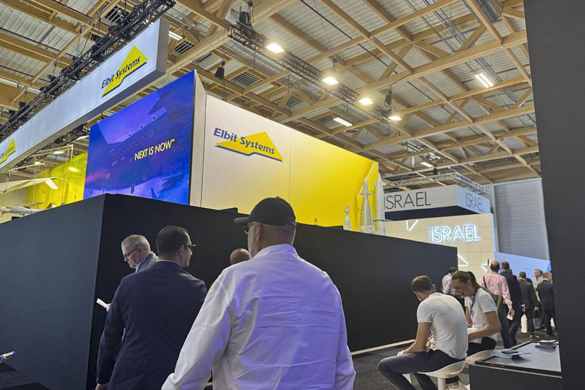 El estand israelí, tapado con paneles negros, en la Feria Internacional del Aire de Le Bourget (Francia).