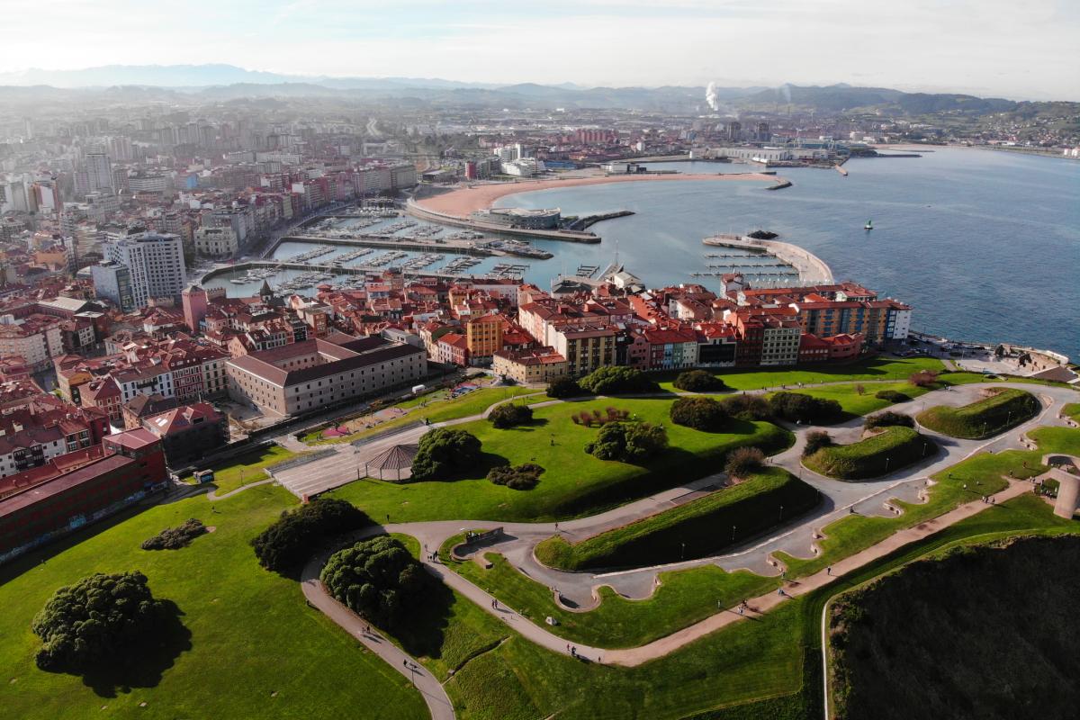 Imagen aérea de Gijón.