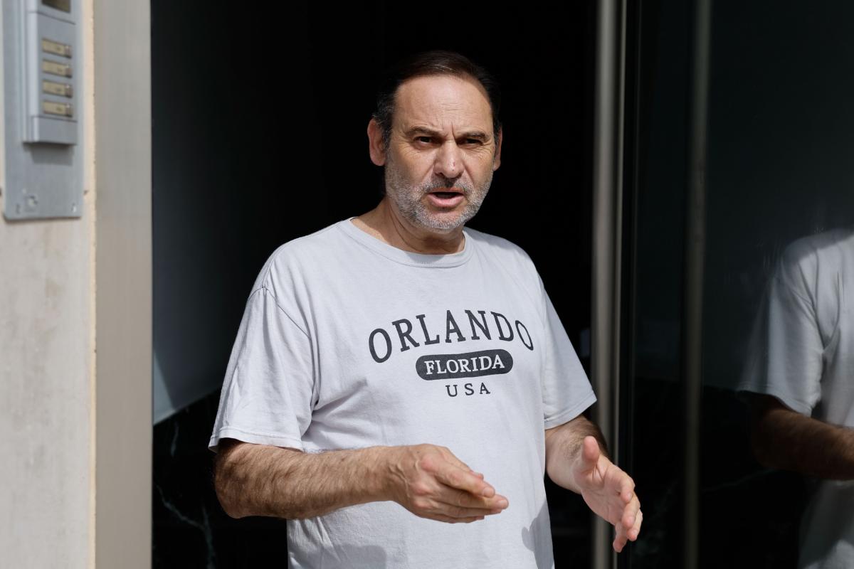 El exministro José Luis Ábalos, tras un registro de la UCO en su domicilio en València.