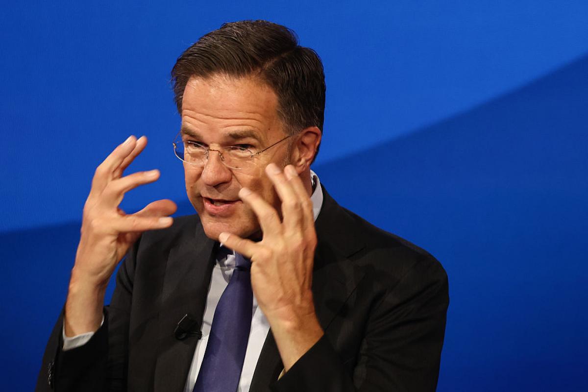 Mark Rutte gesticula en una conferencia previa a la cumbre de la OTAN