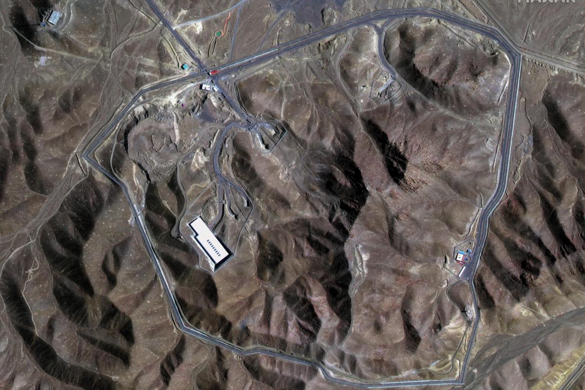 Imagen de satélite de la planta nuclear subterránea de Fordo, en Irán.