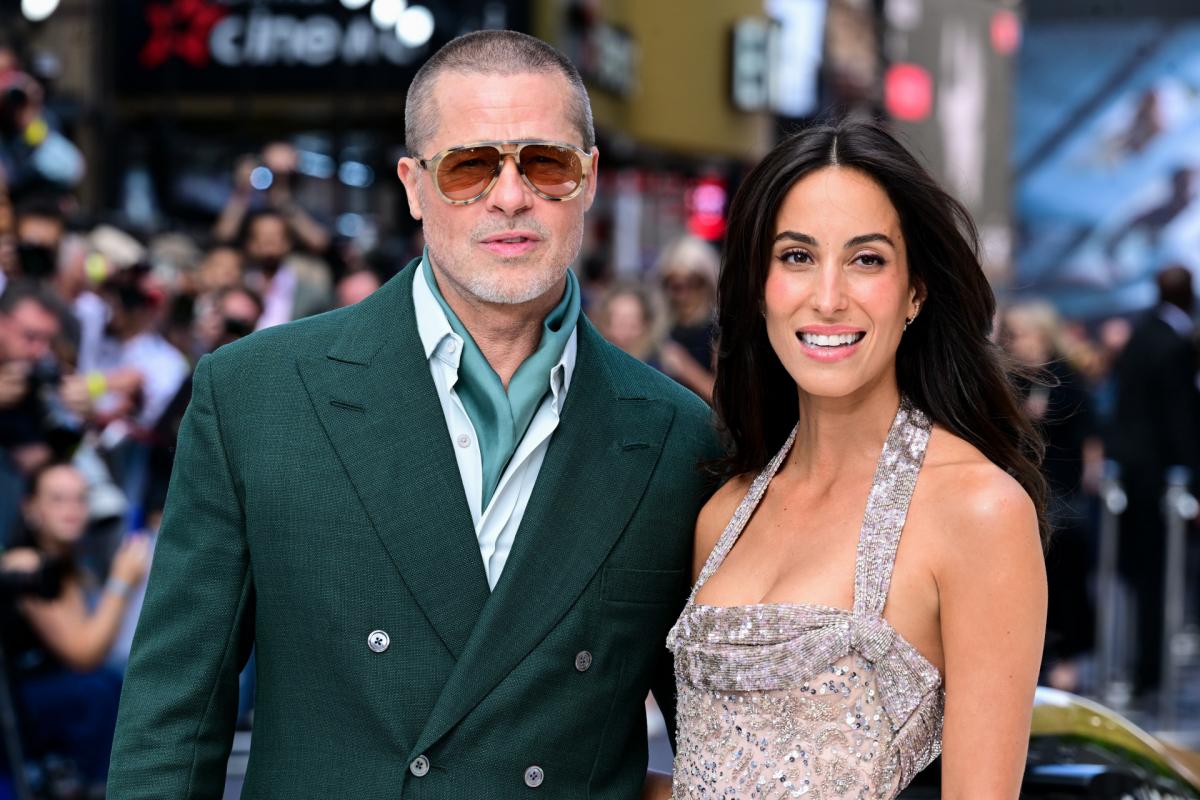 Brad Pitt y su pareja, Ines de Ramon, en el estreno de 'F1' en Londres.