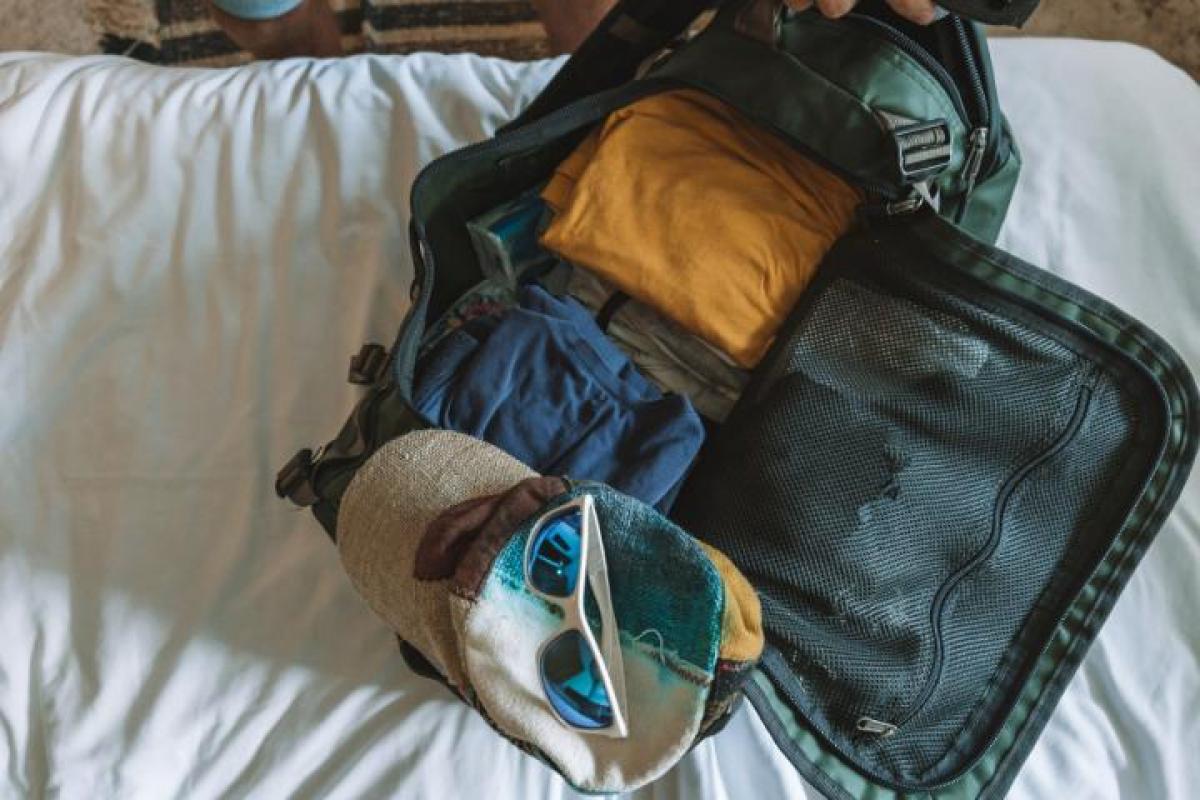 Esta mochila de cabina para viajar en avión cuesta menos de 10 euros y cabe de todo.