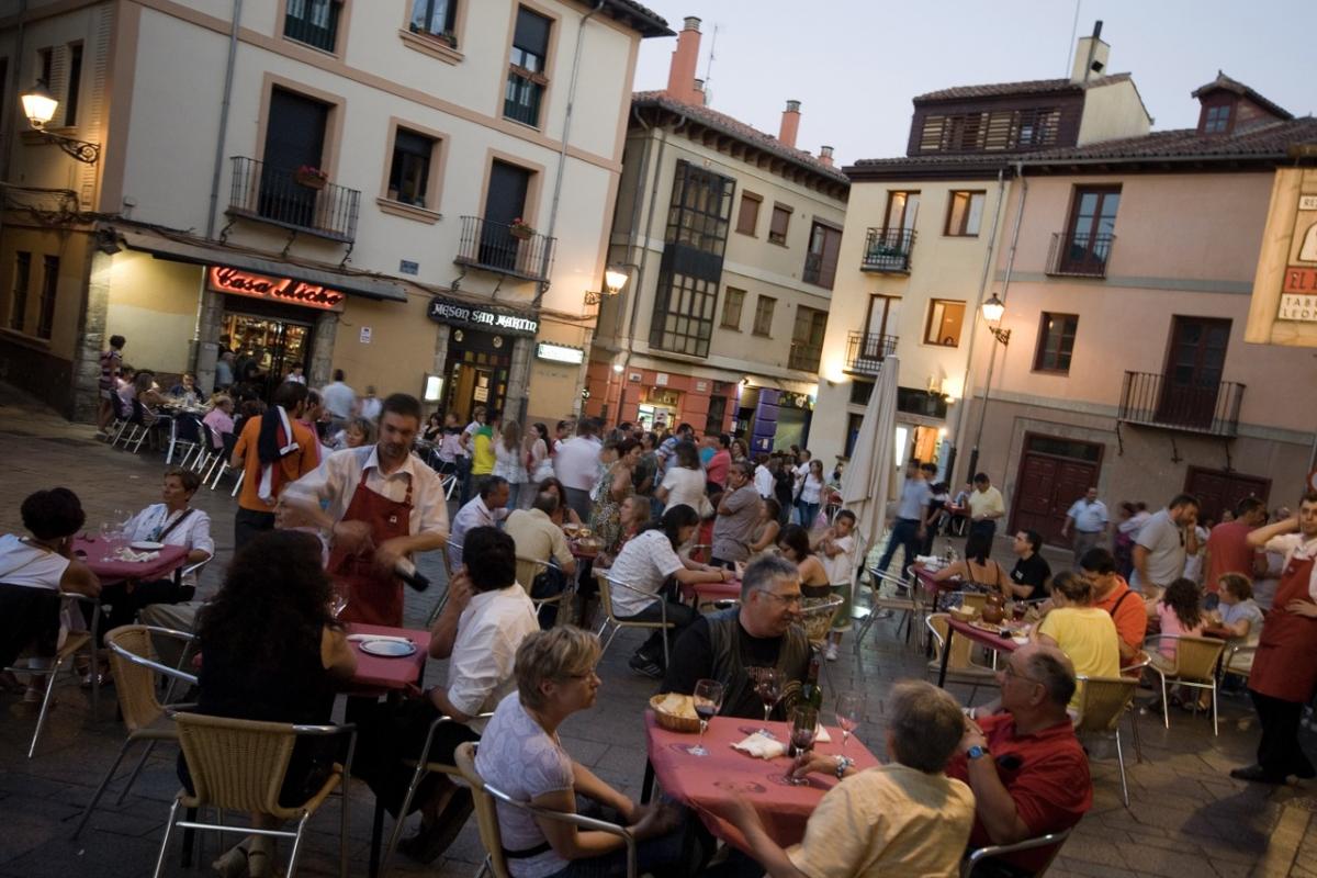 Cuando pensábamos que ya lo habíamos visto todo en la jungla de la hostelería, llega este episodio digno de grabarse en mármol para futuros manuales de cómo no comportarse en un bar.