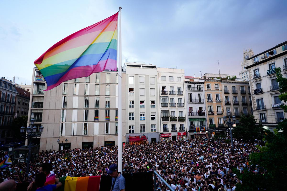 Vista de la plaza Pedro Zerolo en el pregón del Orgullo 2025 de Madrid.