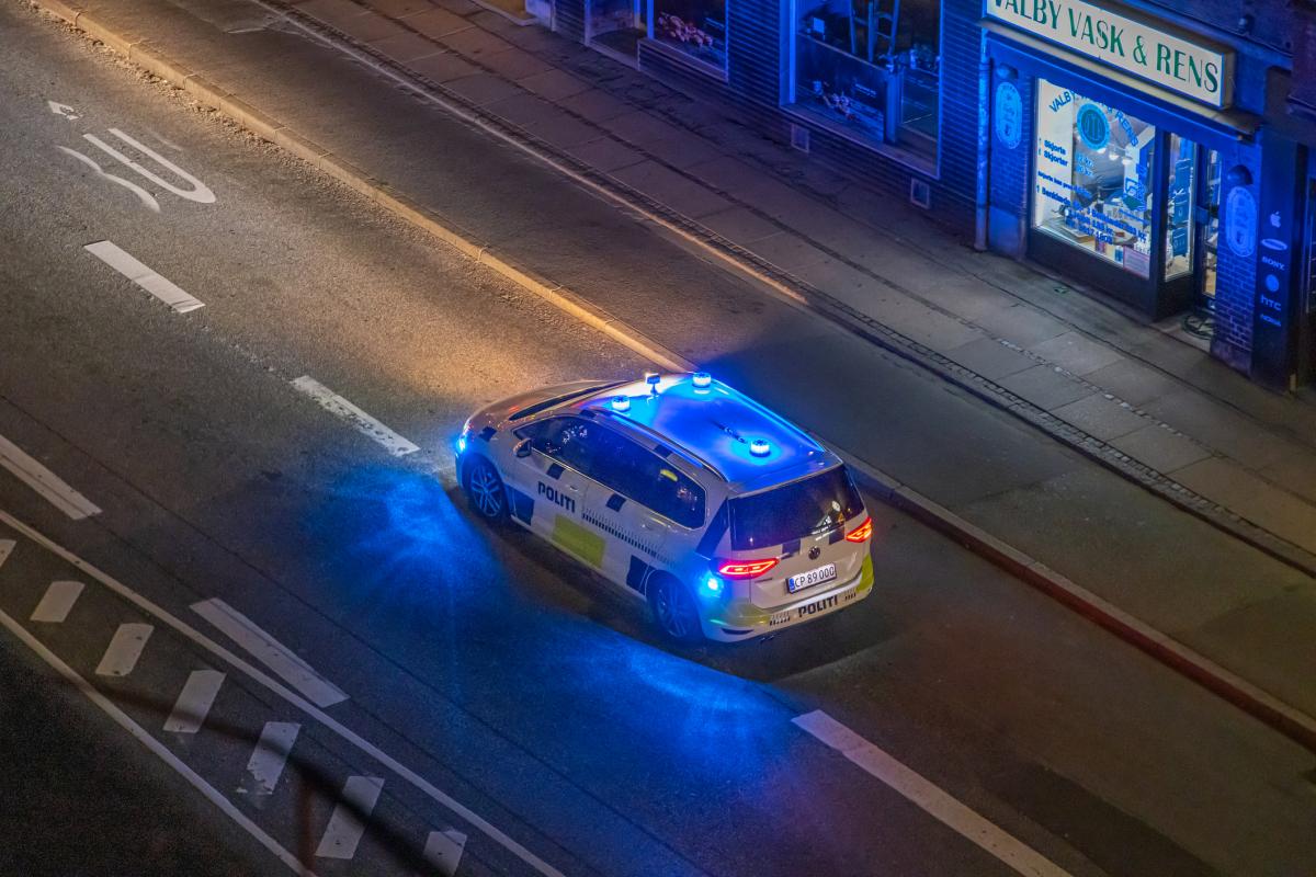 Un coche de Policía, de patrulla