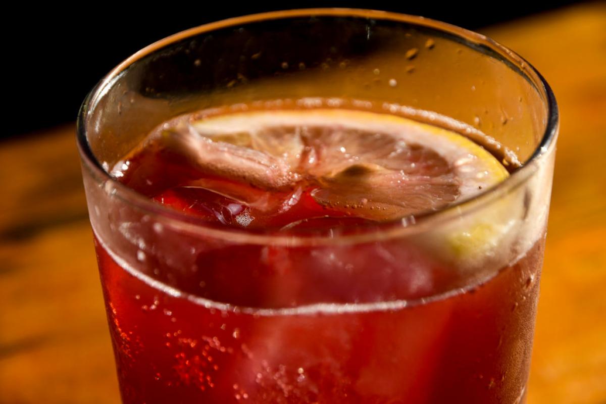 Un vaso de tinto de verano, una bebida clásica cuando llega el calor.