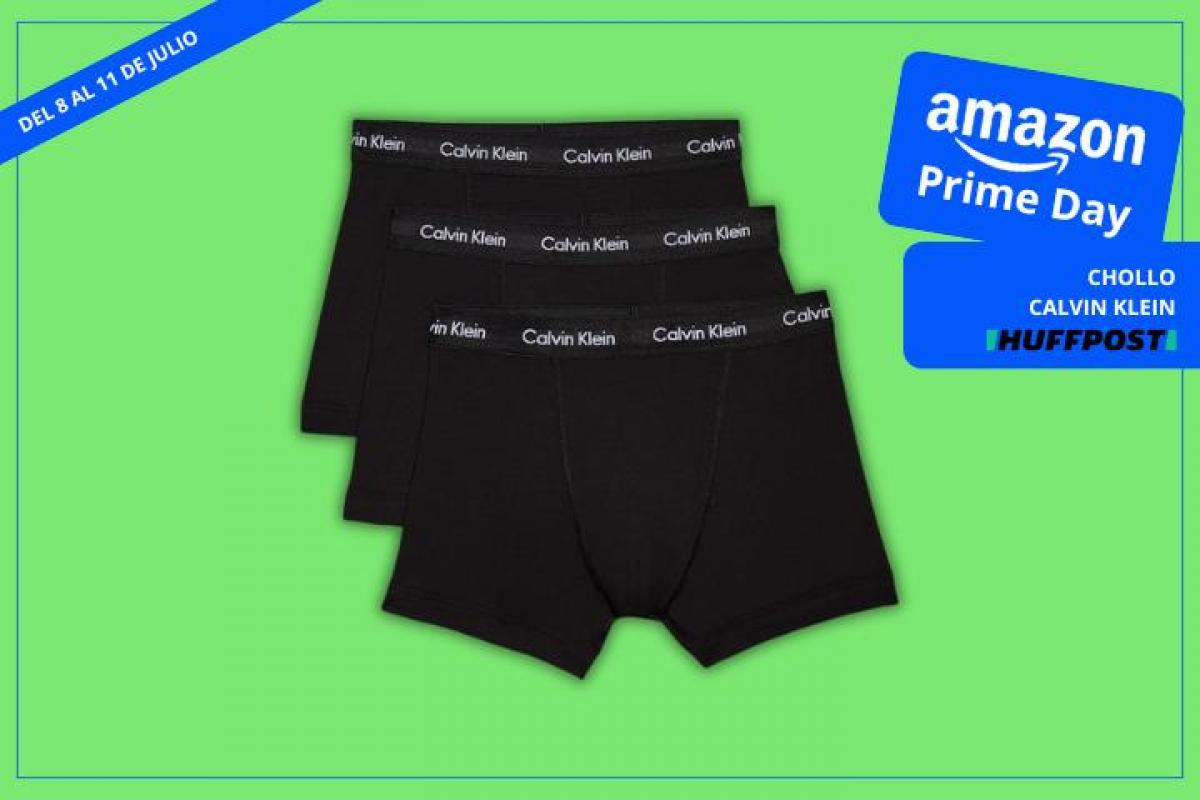 Calzoncillos sobre fondo verde.