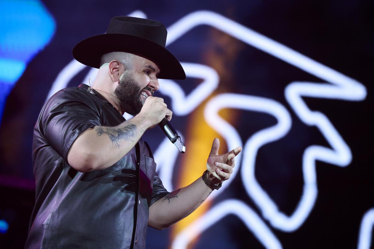 Carín León en el Movistar Arena.