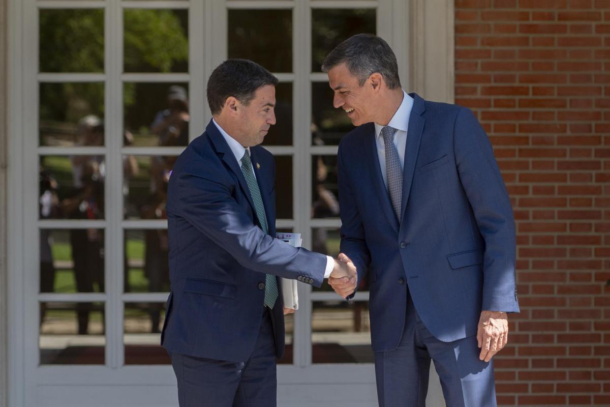 El lehendakari y el presidente del Gobierno en el palacio de la Moncloa este lunes.