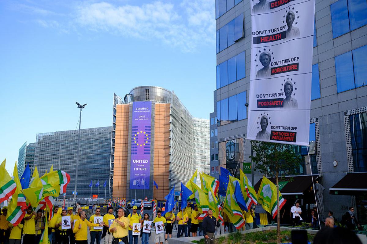 Protestas de agricultores y ganaderos a las puertas de la Comisión Europea esta semana ante el temor de que la UE reduzca los fondos para el sector primario
