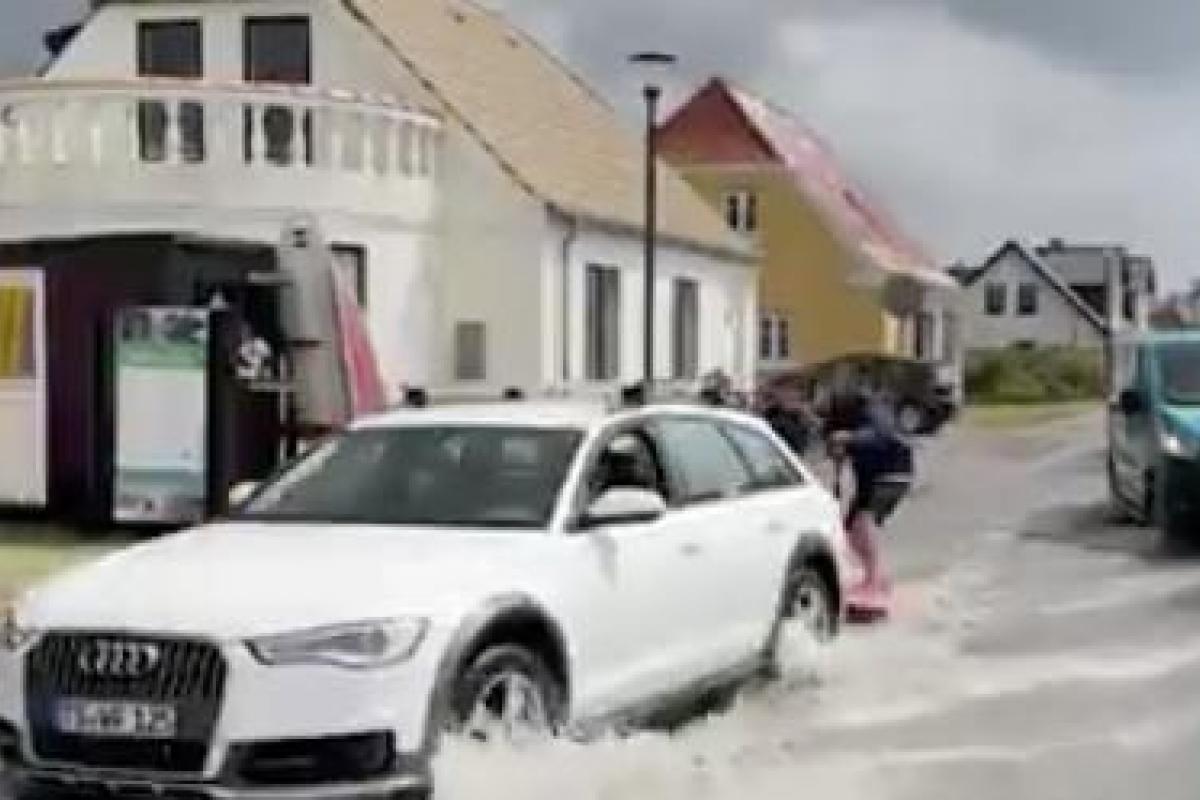 Lo jóvenes que han surfeado la inundación