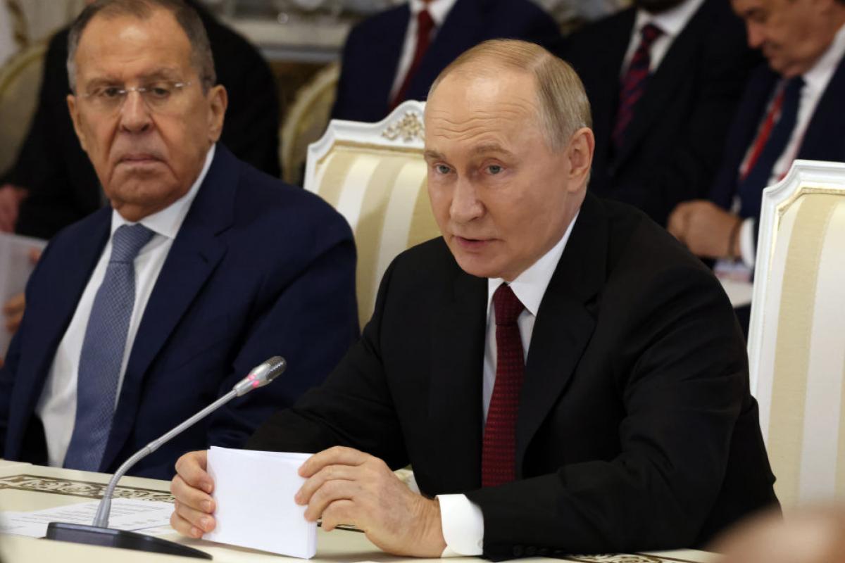 Serguéi Lavrov y Vladimir Putin, en una cumbre internacional hace meses