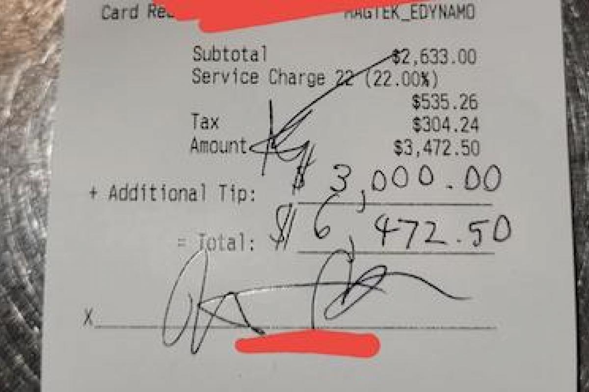 Detalle del recibo, con la propina que ha dejado Post Malone en un restaurante.