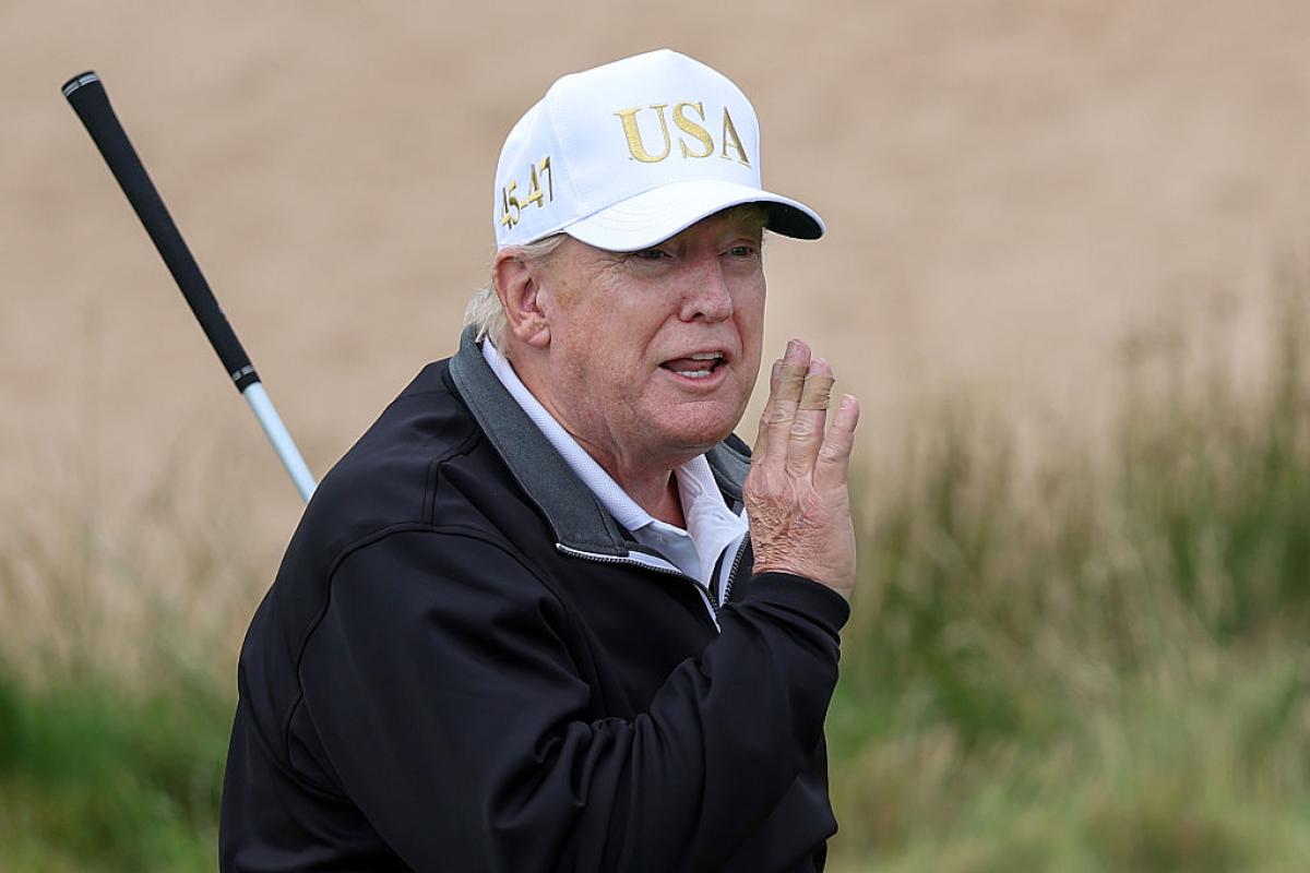 Donald Trump, inaugurando su nuevo campo de golf en Escocia este martes