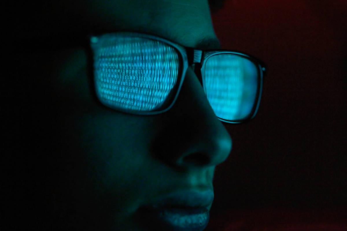 Hacker en pleno cibercrimen