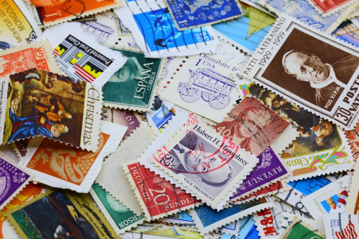 Varios sellos de diferentes países.