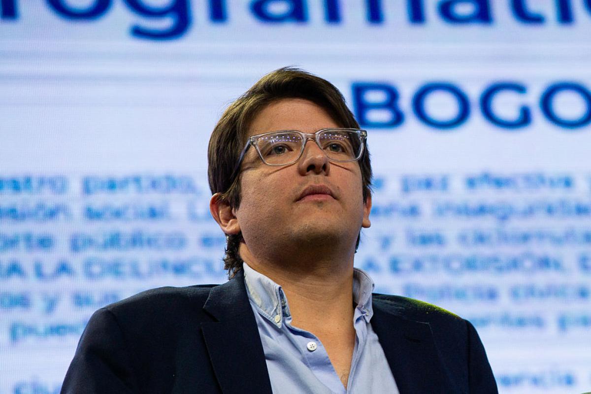 Muere Miguel Uribe, candidato presidencial en Colombia, dos meses después  de ser tiroteado en pleno mitin