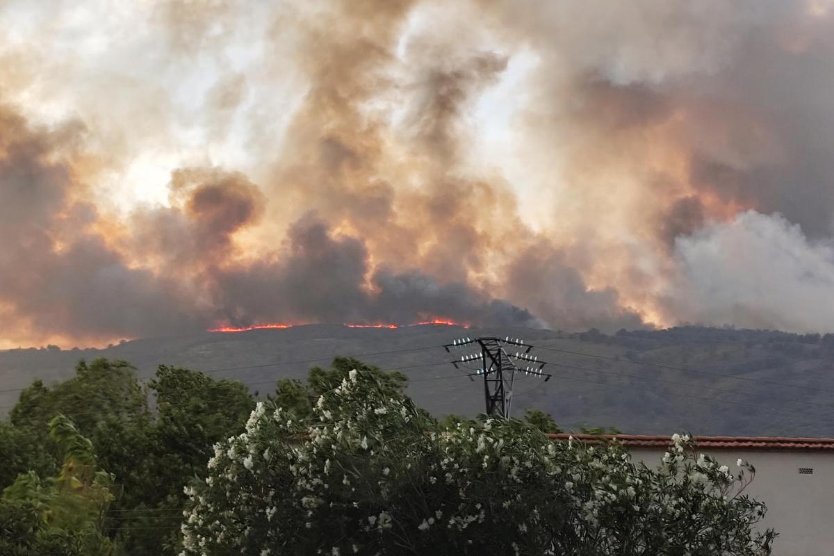 Vista del incendio que afecta a Jarilla, Villar de Plasencia, Cabezabellosa y El Torno, en la provincia de Cáceres