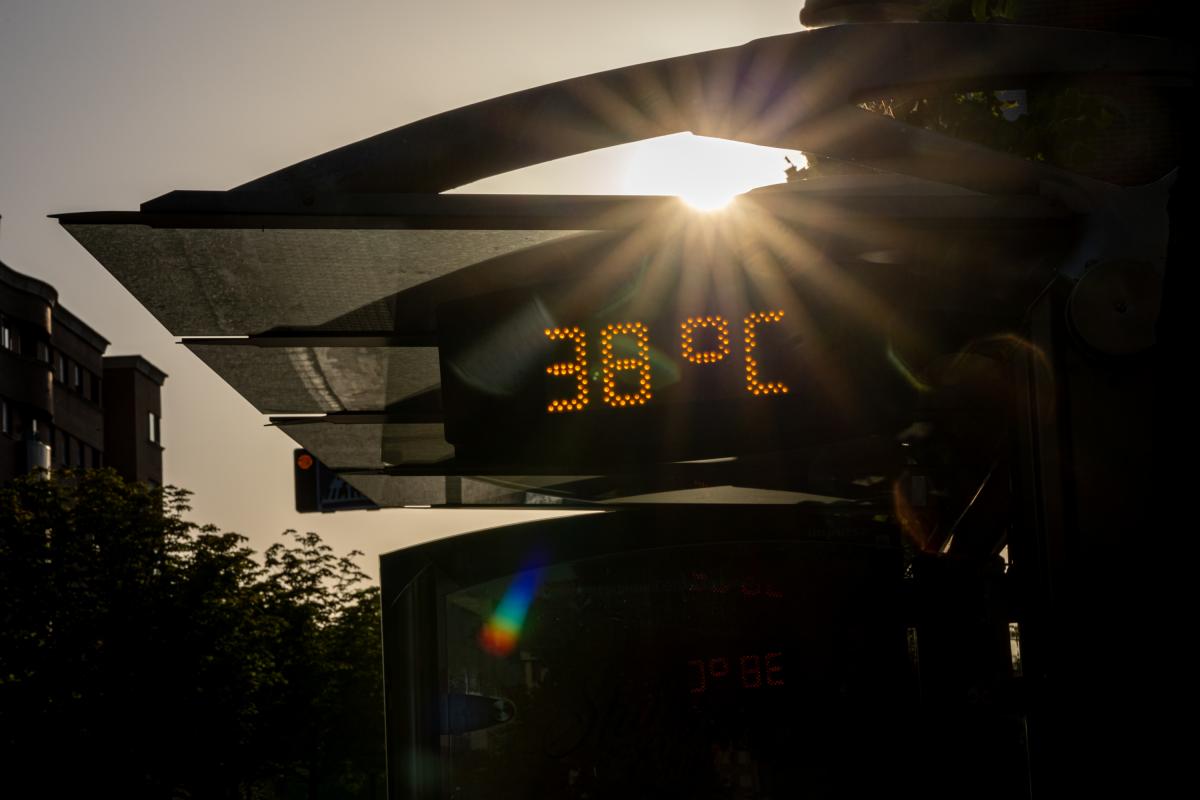 Imagen de archivo de una marquesina al sol, durante la ola de calor.