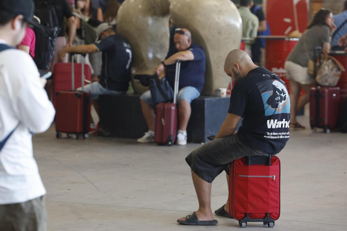 Sigue interrumpida la línea de alta velocidad Madrid-Galicia por los incendios de Ourense