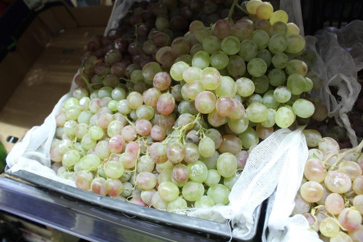 Uvas en un supermercado, el fruto que ha provocado el último experimento viral en Aldi.