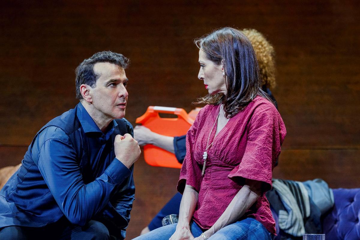 Luis Merlo y Natalia Millán en 'Un dios Salvaje'.