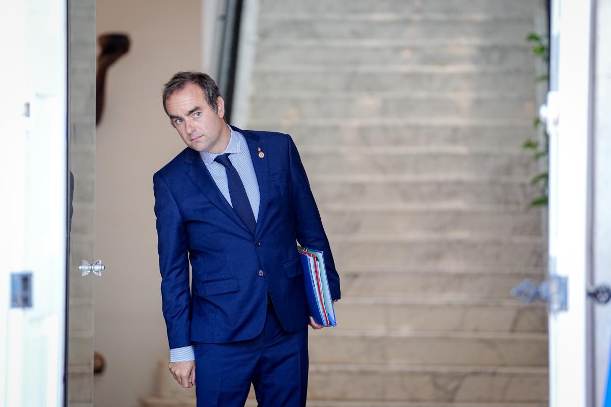 Sebastien Lecornu, el nuevo primer ministro de Francia, tras la caída de François Bayrou al perder una moción de confianza.