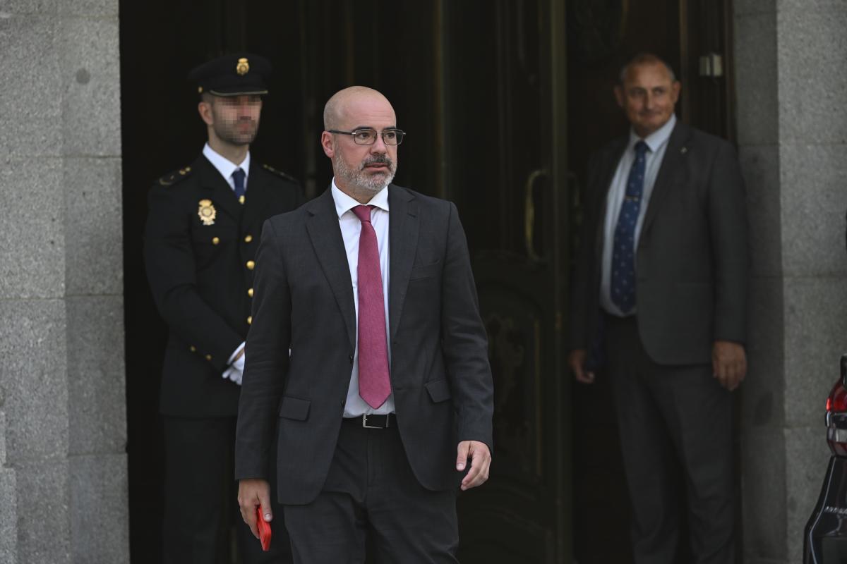 El delegado del Gobierno en Madrid, Francisco Martín, a su salida del Tribunal Supremo tras el tradicional acto de apertura del año judicial, en 2025.
